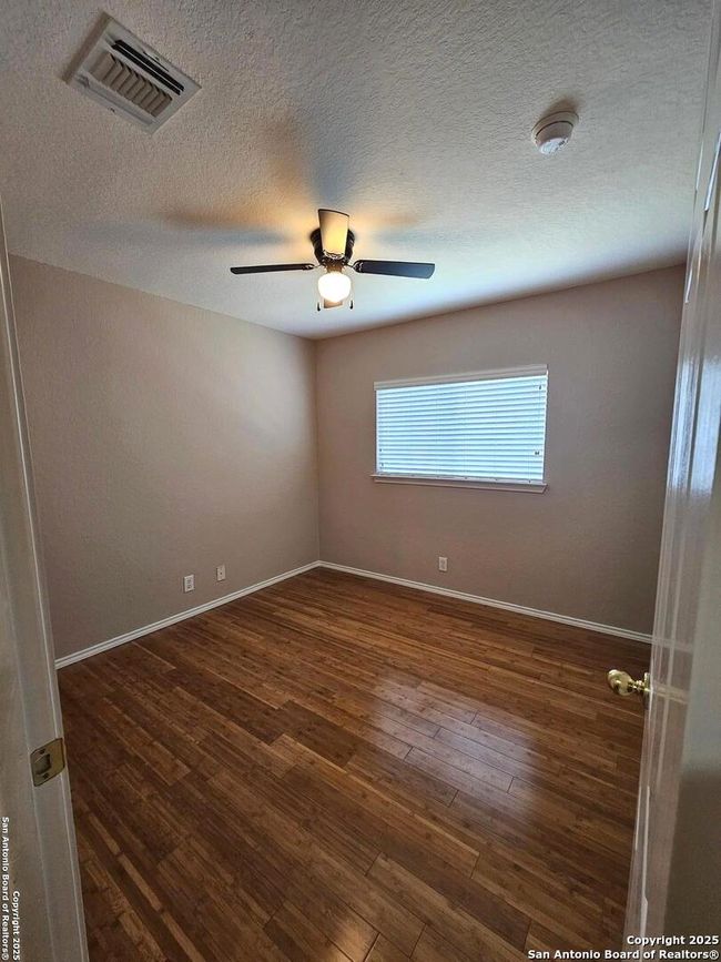 8502 Chickasaw Blf, House other with 3 bedrooms, 2 bathrooms and null parking in Converse TX | Image 16