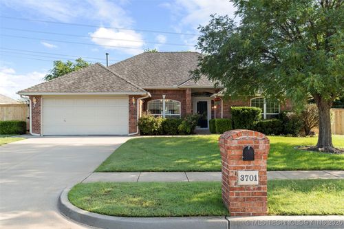 3701 Bridgeport Rd, Norman, OK, 73072-1767 | Card Image