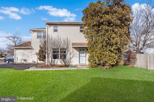 17 Vintage Dr, East Windsor, NJ, 08520-1266 | Card Image