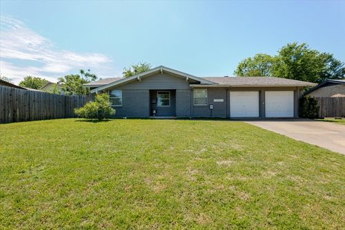 711 Shelmar Dr, Euless, TX, 76039-2531 | Card Image
