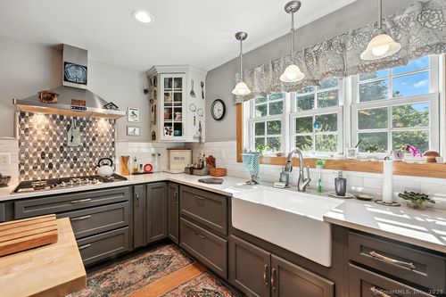 186 Mill St, Riverton, CT, 06065-1204 | Card Image