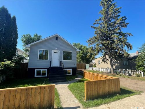 911 23rd St W, Saskatoon, SK, S7L0A5 | Card Image