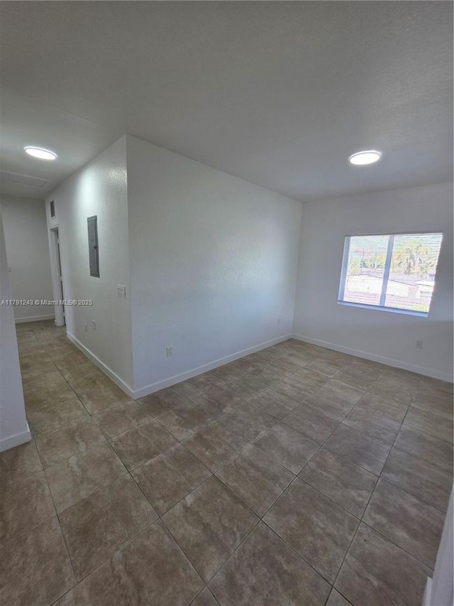 10233 Sw 176 Th St, Home with 3 bedrooms, 2 bathrooms and null parking in Miami FL | Image 10