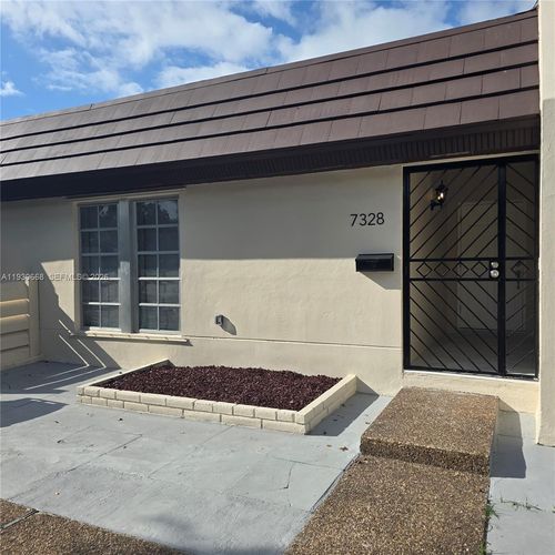 7328 Miami Lakeway S, Miami Lakes, FL, 33014-2606 | Card Image