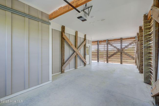 Garage | Image 72
