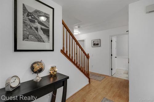 30845 Cedar Creek Dr, Farmington Hills, MI, 48336-4991 | Card Image