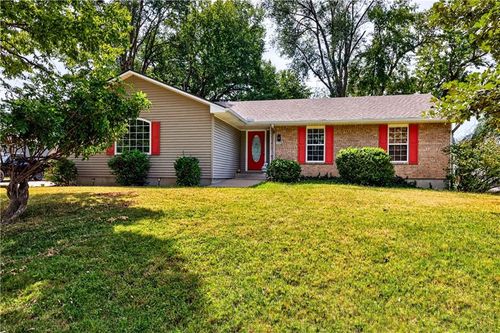 105 W South St, Spring Hill, KS, 66083-8884 | Card Image