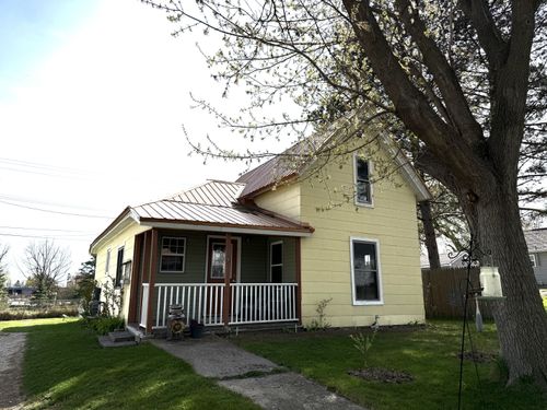183 W Gamble St, Caro, MI, 48723-1711 | Card Image