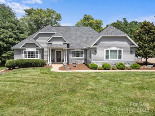 35 Beaumont Dr, Hendersonville, NC, 28739-7062 | Card Image