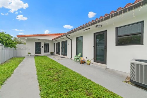 1136 Nw 34th Ave, Miami, FL, 33125-2834 | Card Image