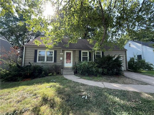 4928 Juniper Dr, Roeland Park, KS, 66205-1252 | Card Image