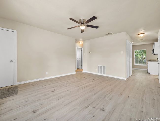 4819 Corian Oak Dr, House other with 3 bedrooms, 2 bathrooms and null parking in Kirby TX | Image 7