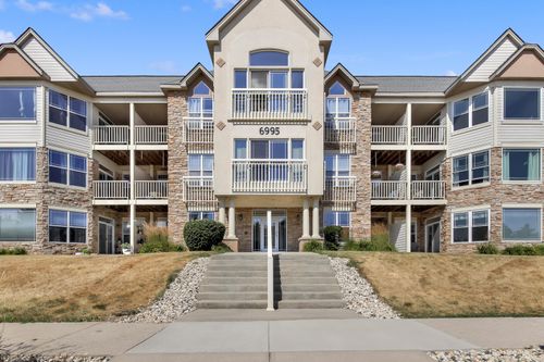 6995 S Riverwood Blvd, Franklin, WI, 53132-8011 | Card Image