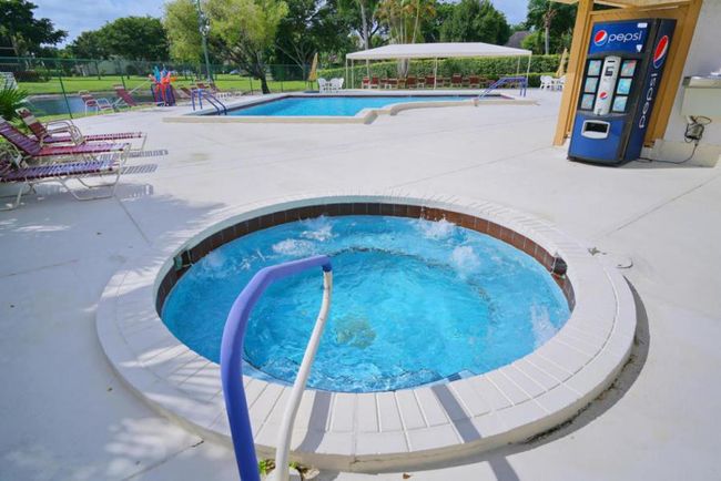 204 - 10092 Cedar Point 204 Boulevard, Condo with 2 bedrooms, 2 bathrooms and null parking in Boynton Beach FL | Image 75