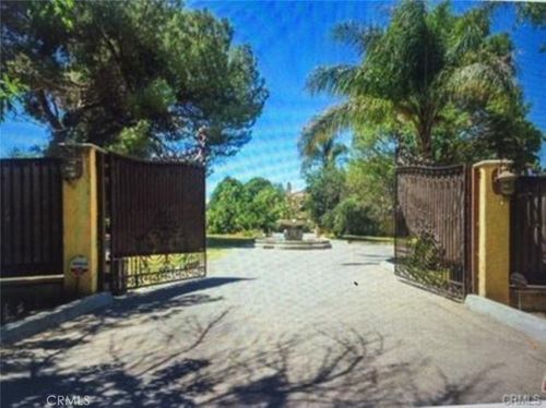 5717 Melvin Ave, Tarzana, CA, 91356 | Card Image