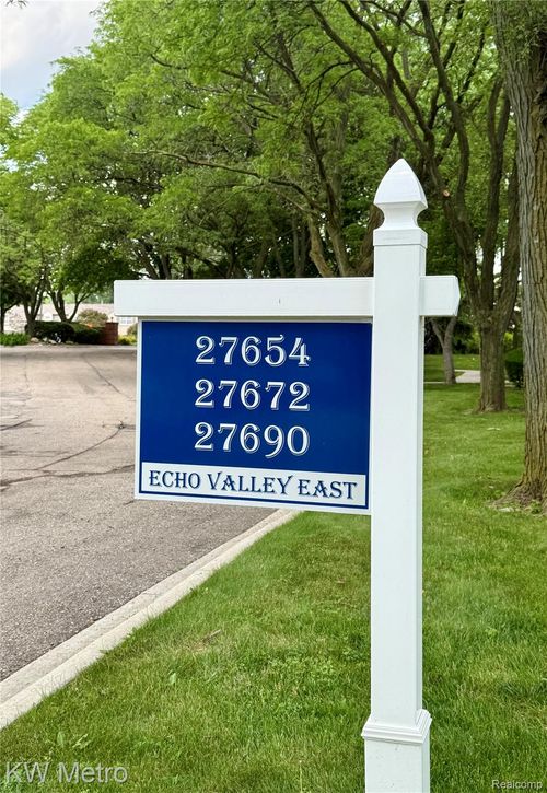 unit-132-27654 E Echo Vly, Farmington Hills, MI, 48334-4432 | Card Image
