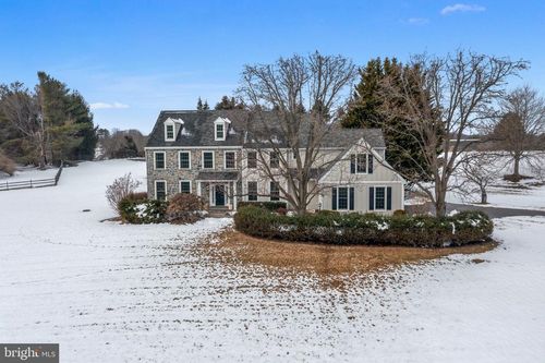 825 Bainbridge Dr, West Chester, PA, 19382-8561 | Card Image