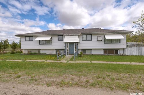 517 Brownlee St, Morse, SK, S0H3C0 | Card Image