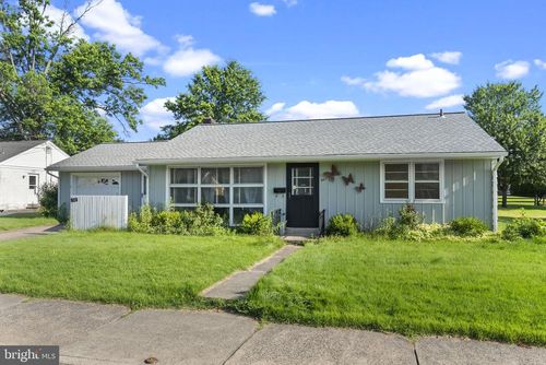 941 W Mill St, QUAKERTOWN, PA, 18951-1121 | Card Image