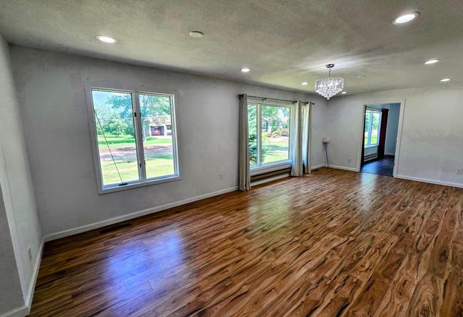 Living area with laminat flooring | Image 9
