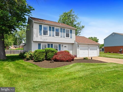 657 S Queen Anne Dr, FAIRLESS HILLS, PA, 19030-3815 | Card Image