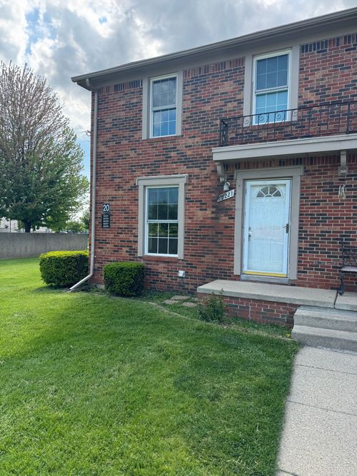 35221 Tall Oaks Dr, Sterling Heights, MI, 48312-3629 | Card Image