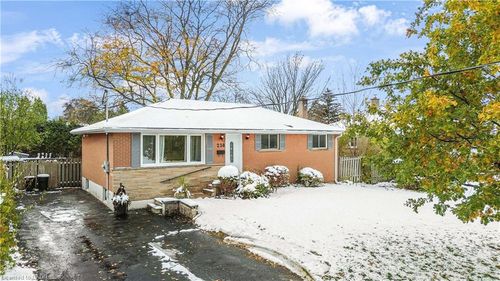 238 Kent Cres, Burlington, ON, L7L4T1 | Card Image