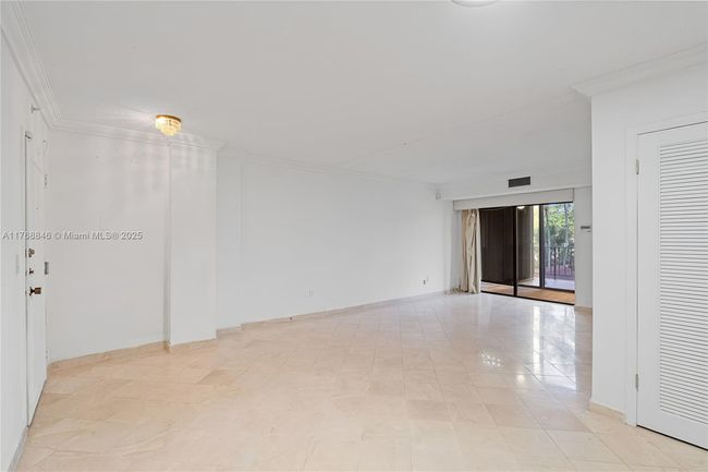 2B - 77 Crandon Blvd, Condo with 1 bedrooms, 2 bathrooms and null parking in Key Biscayne FL | Image 5