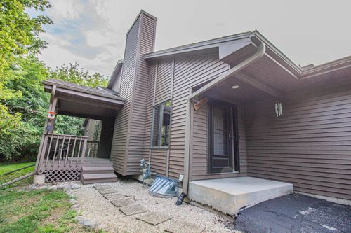 N81W13172 Country Terrace Ln, Menomonee Falls, WI, 53051 | Card Image