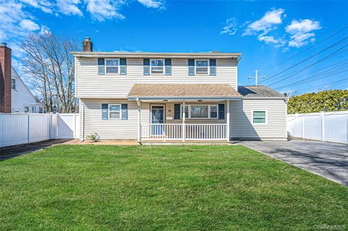 18 Saint Joseph Ave, Ronkonkoma, NY, 11779-5625 | Card Image
