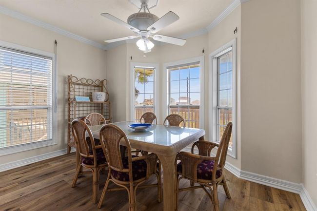 Dinning area with an amazing view. | Image 7