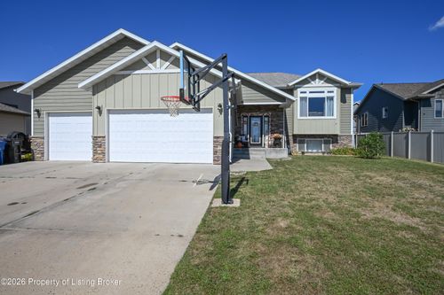 1925 Canyon Dr, Dickinson, ND, 58601-6528 | Card Image