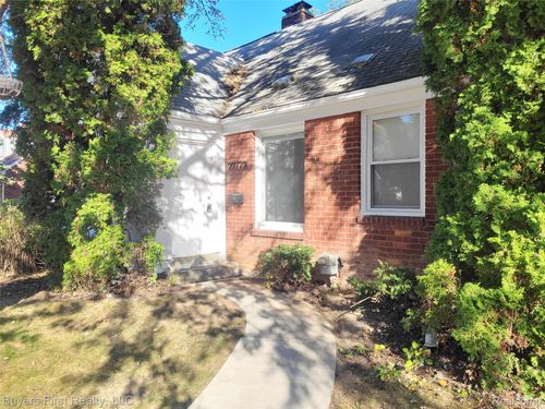 22772 Brittany Ave, Eastpointe, MI, 48021-1848 | Card Image