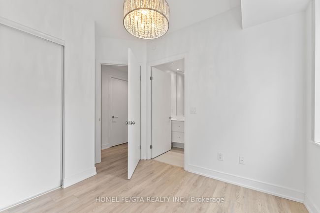 215 - 525 Adelaide St W, Condo with 3 bedrooms, 2 bathrooms and 1 parking in Toronto ON | Image 18
