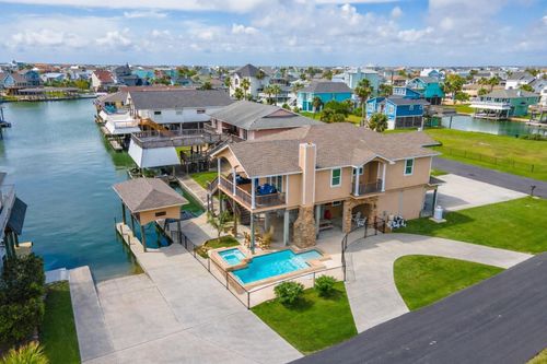 1301 Maui Dr, Tiki Island, TX, 77554-6171 | Card Image
