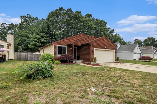 5555 Osborne Avenue Se, Kentwood, MI, 49548 | Card Image