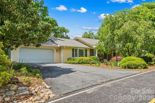 120 Eagle Rock Trl, Hendersonville, NC, 28739-9349 | Card Image