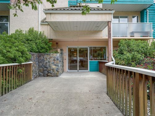 108-1032 Inverness Rd, Saanich, BC, V8X2S1 | Card Image