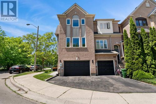 68 Harbourview Crescent, Toronto (Mimico), ON, M8V4B1 | Card Image