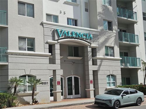 655-6001 Sw 70th St, South Miami, FL, 33143-3441 | Card Image