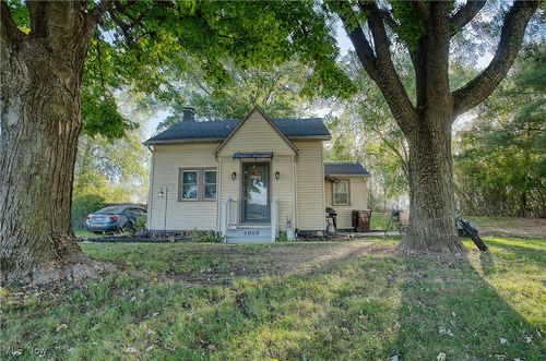 4060 Hambleton Ave, Louisville, OH, 44641-9428 | Card Image