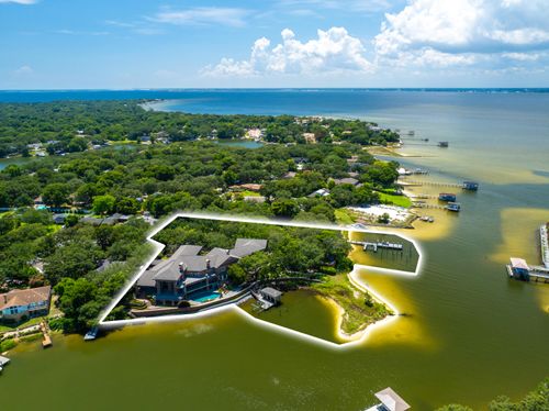 204 Laura Ln, Gulf Breeze, FL, 32561-4044 | Card Image