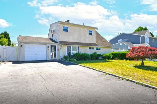 34 Prentice Rd, Levittown, NY, 11756-5220 | Card Image