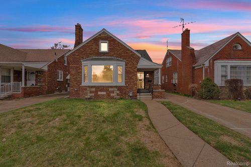 8285 Cheyenne St, Detroit, MI, 48228-2738 | Card Image