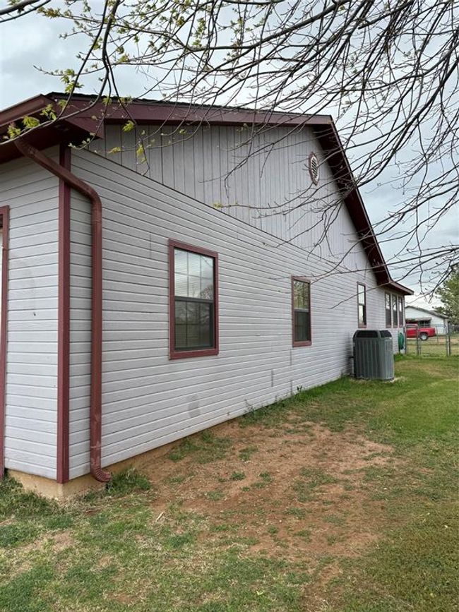 724 E 7 Th St, House other with 4 bedrooms, 2 bathrooms and null parking in Olustee OK | Image 15