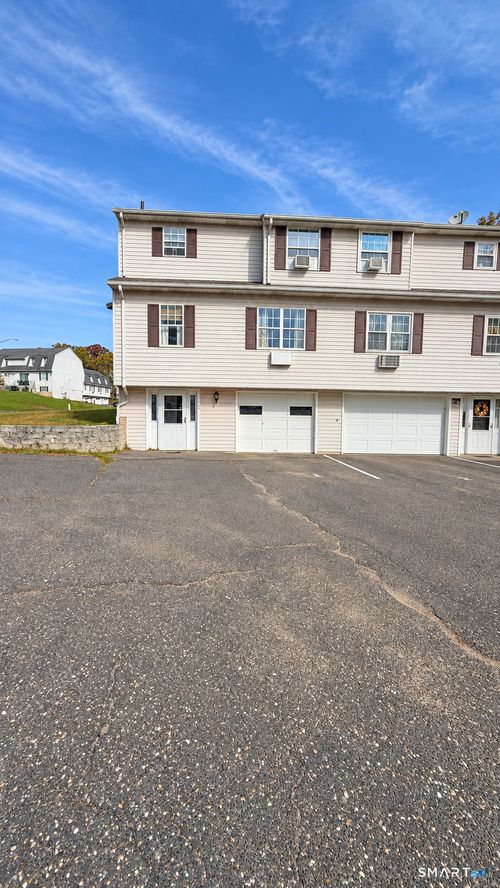 1-150 Maybury Cir, Waterbury, CT, 06705-2026 | Card Image