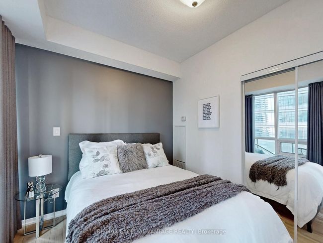 1305 - 65 Bremner Blvd, Condo with 3 bedrooms, 2 bathrooms and null parking in Toronto ON | Image 14