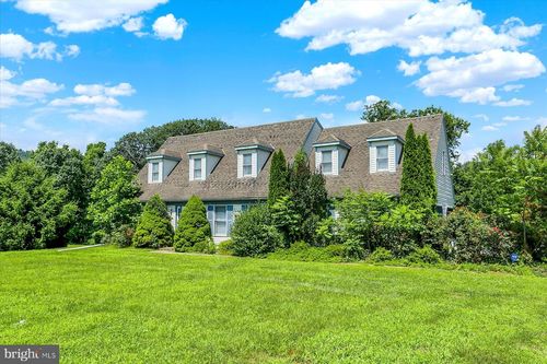 1411 Heritage Ln, DAUPHIN, PA, 17018-9713 | Card Image