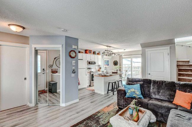 93 Prestwick Rise Se, Home with 3 bedrooms, 1 bathrooms and 2 parking in Calgary AB | Image 6