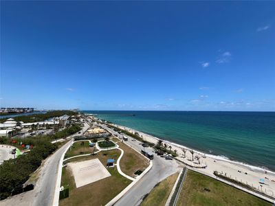 1104 - 6051 N Ocean Dr, Condo with 3 bedrooms, 2 bathrooms and null parking in Hollywood FL | Image 2